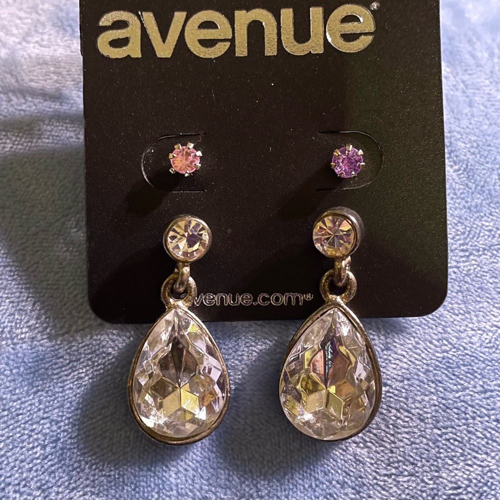 Vintage Avenue crystal earrings 2 pairs